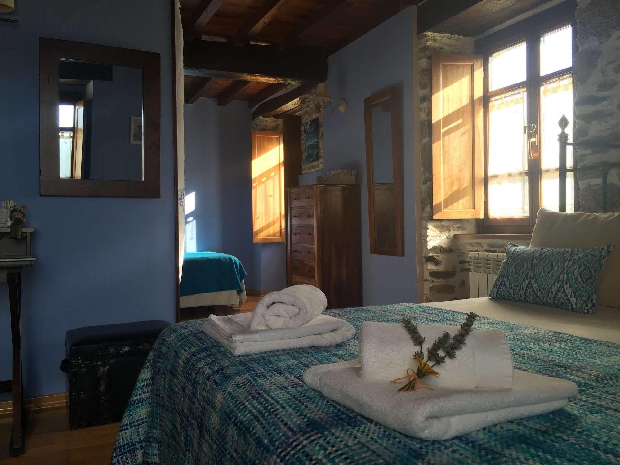 Os Tres Teixos Hotel Adelan Ngoại thất bức ảnh
