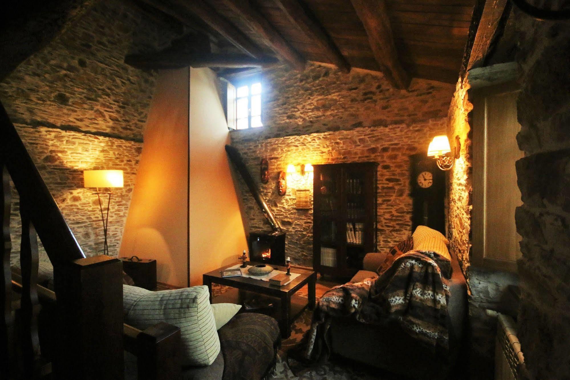 Os Tres Teixos Hotel Adelan Ngoại thất bức ảnh