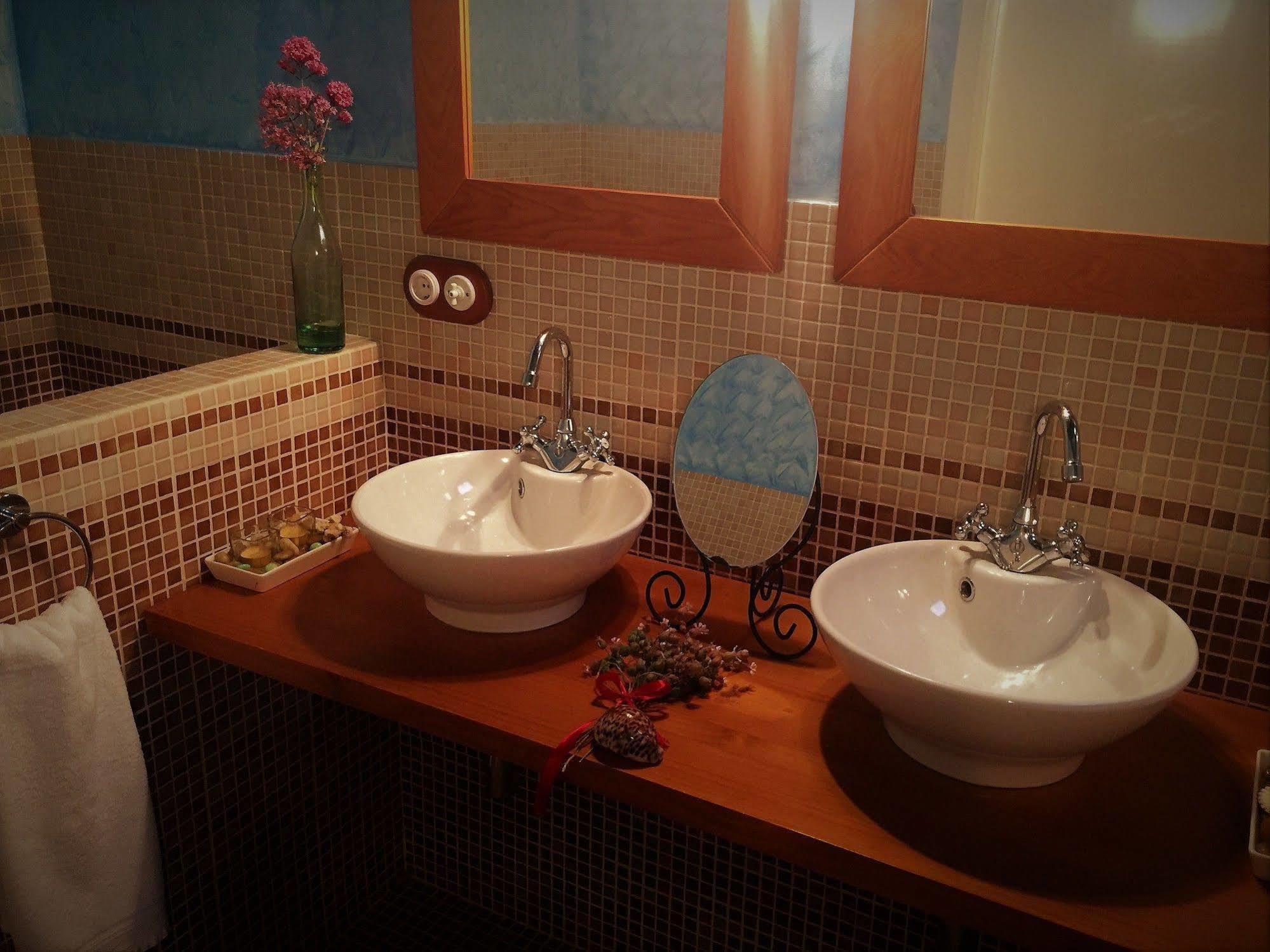 Os Tres Teixos Hotel Adelan Ngoại thất bức ảnh