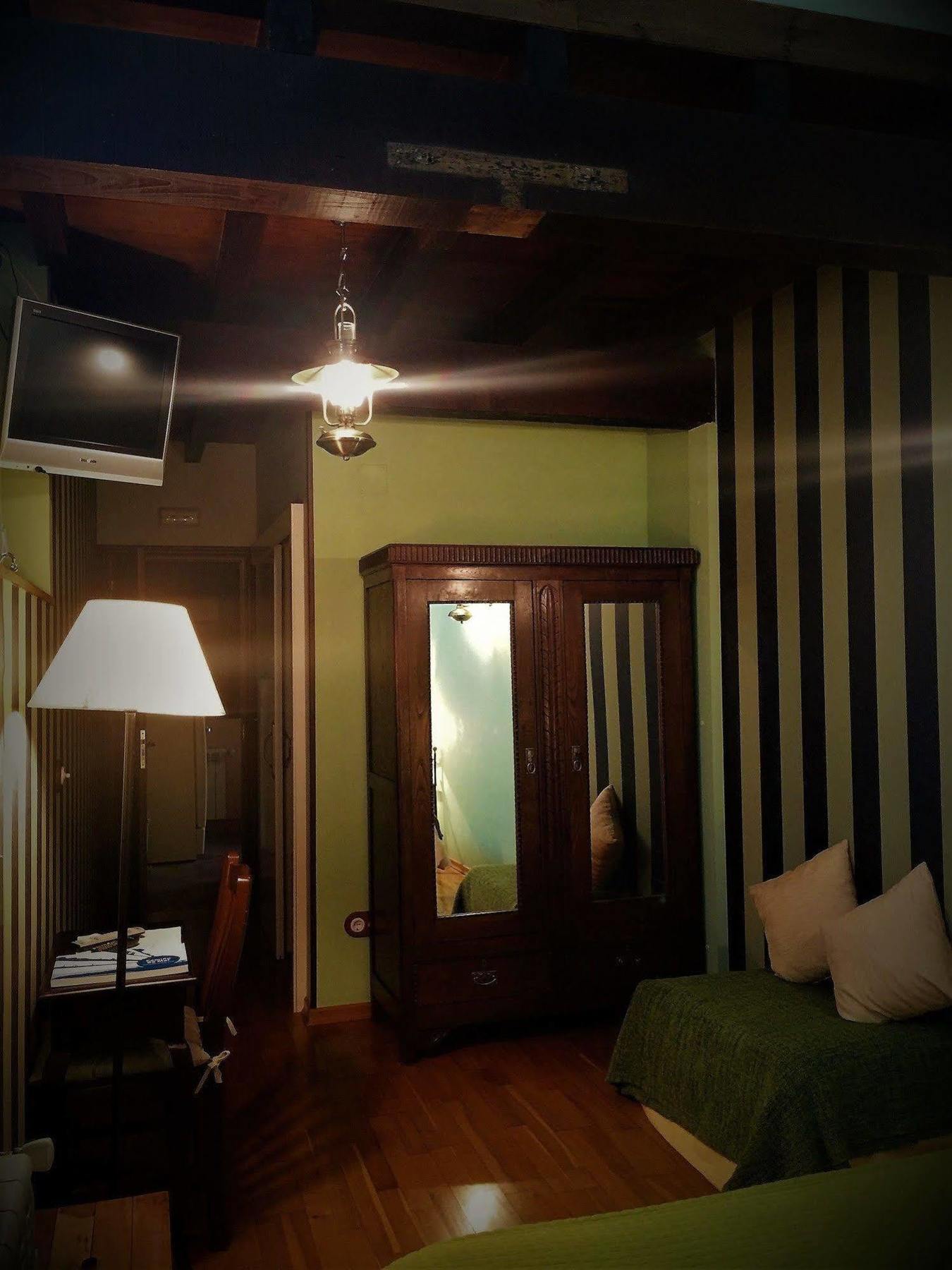 Os Tres Teixos Hotel Adelan Ngoại thất bức ảnh