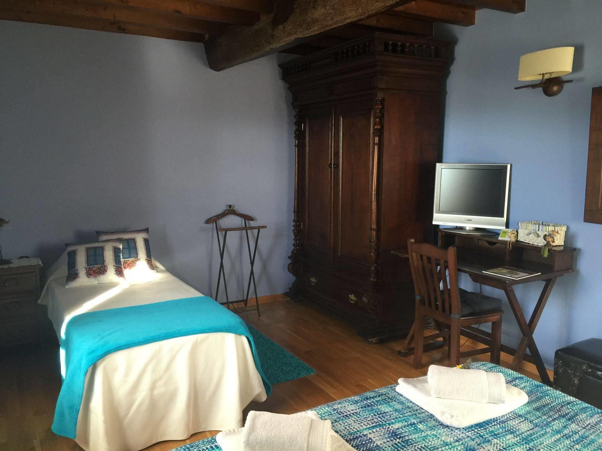 Os Tres Teixos Hotel Adelan Ngoại thất bức ảnh