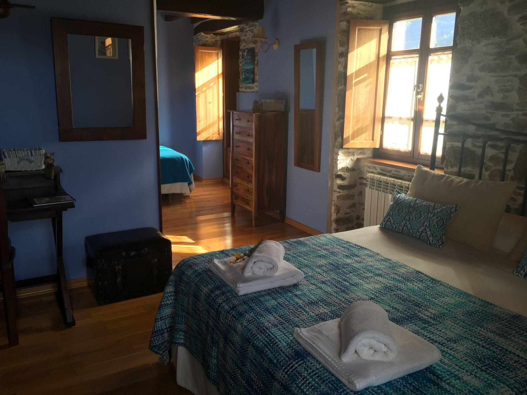 Os Tres Teixos Hotel Adelan Ngoại thất bức ảnh