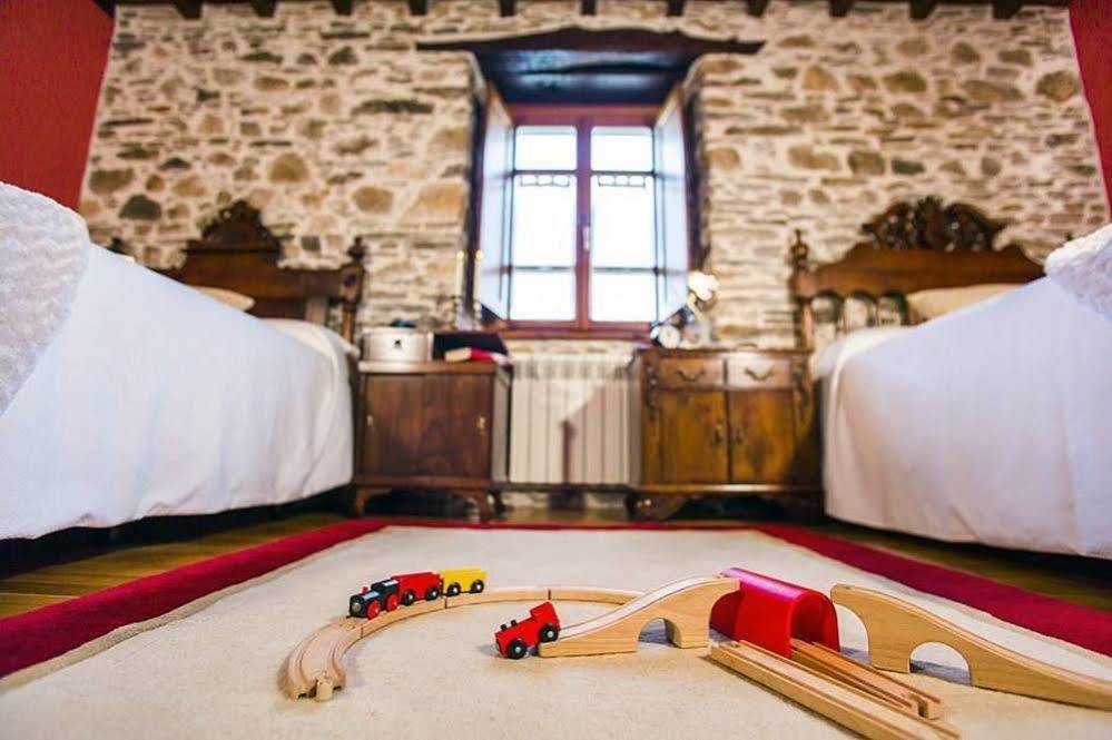 Os Tres Teixos Hotel Adelan Ngoại thất bức ảnh