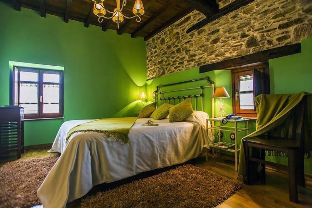 Os Tres Teixos Hotel Adelan Ngoại thất bức ảnh